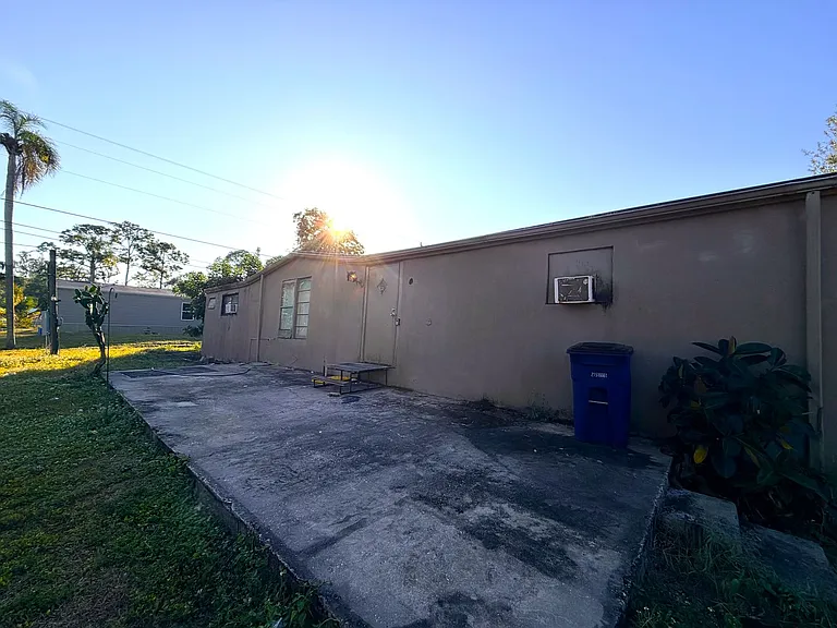 8115 Tolles Dr — Photo 2