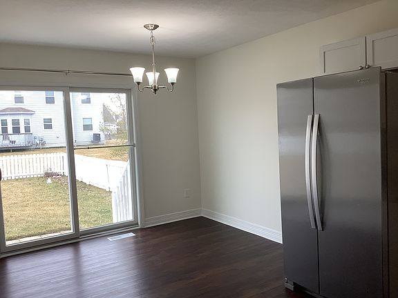 5th image of 768 Shellbark St