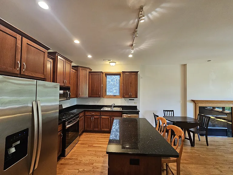 1326 W Grenshaw St #2-D — Photo 6