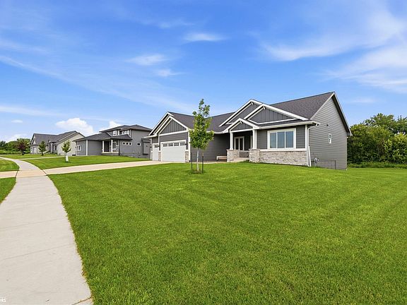 4th image of 475 SE Walnut Woods Dr