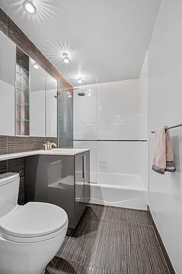 Sold by Poljan Properties Inc. | media 6