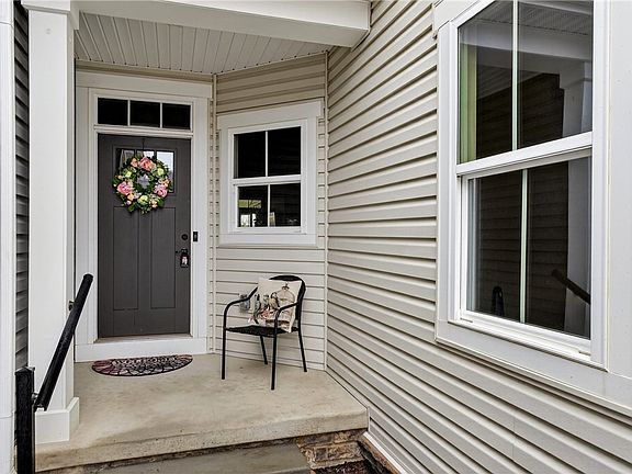 3rd image of 153 Dana Dr