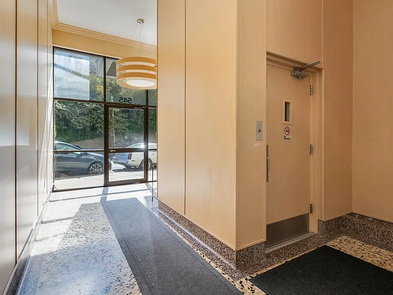 545 Burnett Avenue — Photo 4