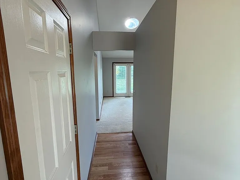 5018 Goldfinch Ln — Photo 2