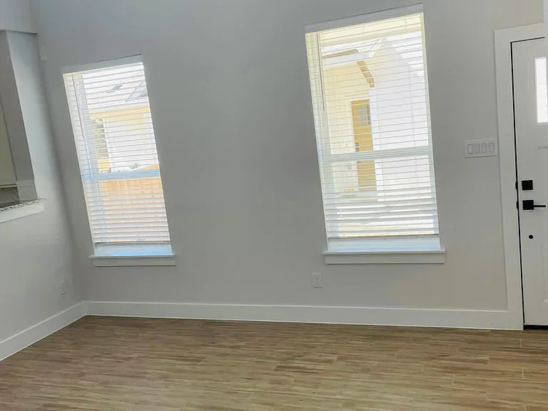 158 Elisha Dr — Photo 2