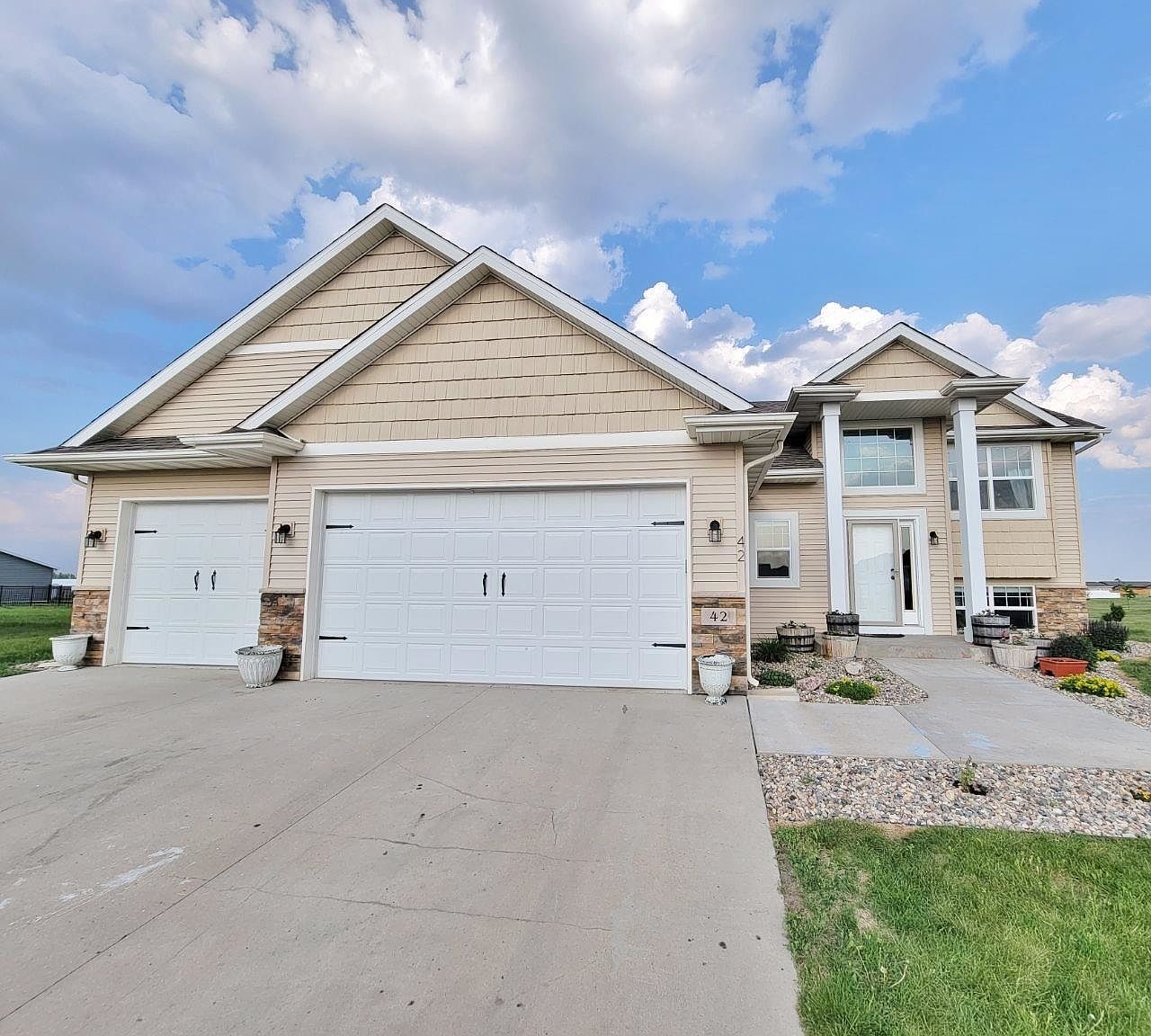 42 NE Mulberry Loop, Minot, ND 58703 MLS 230899 Zillow