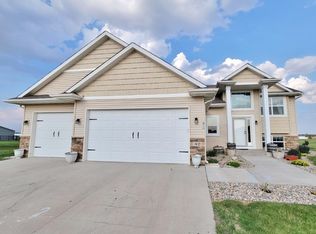 42 Mulberry Loop, Minot, ND 58703