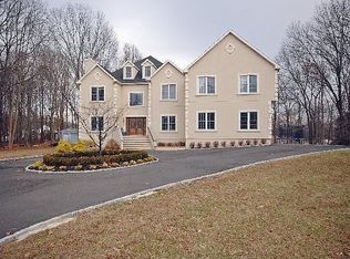 222 Pease Rd, Manalapan, NJ 07726