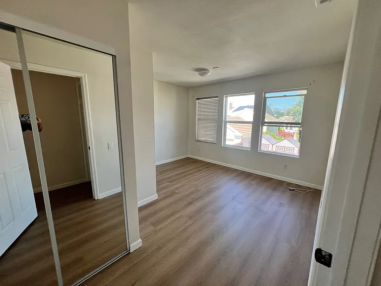 339 Torrington Dr #1 — Photo 17