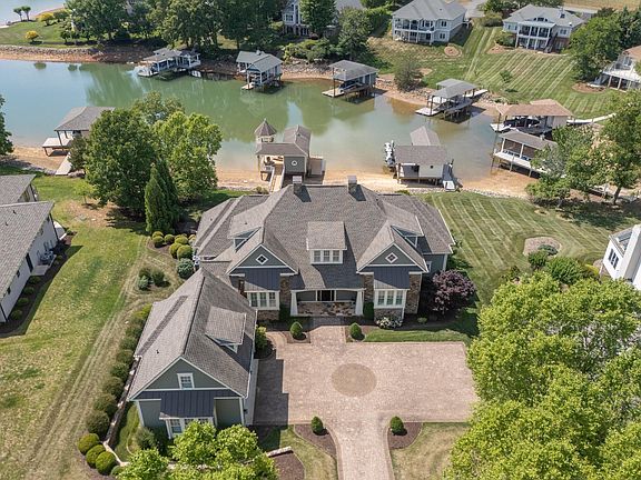 3rd image of 332 Saddleridge Dr