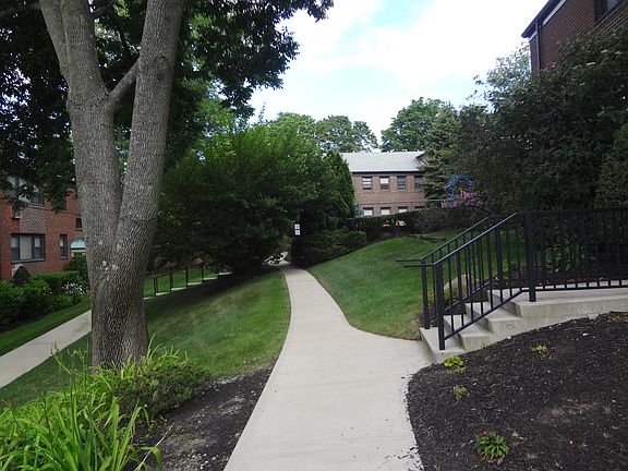 2nd image of 145 Beacon Hill Dr APT H21