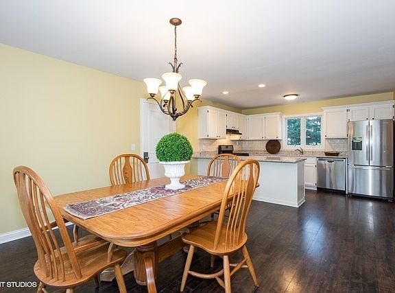 4th image of 515 Pinewood Dr