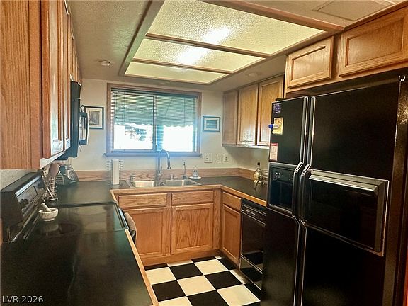4th image of 2104 Valley Dr