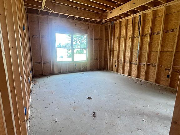 4th image of 35 Autrey Ave