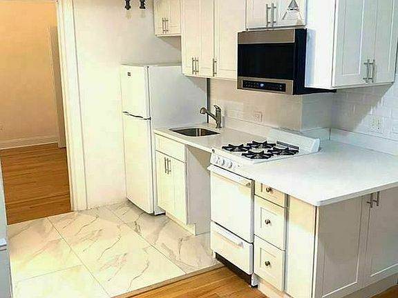 2nd image of 740 W End Ave APT 33A