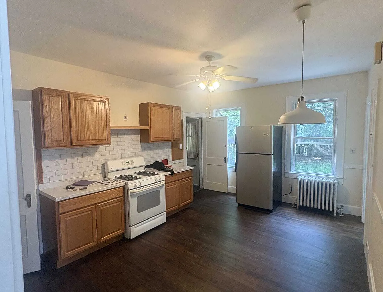 3 bed, 1103 sqft, $2,000 — Photo 2