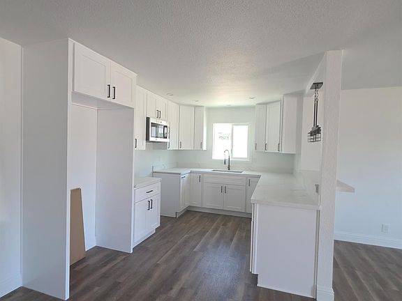 5th image of 2347 E Alpine Ave