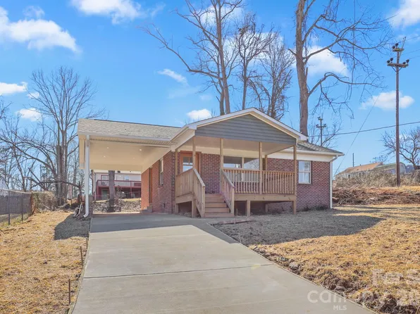 2991 1st Avenue Pl NW, Hickory, NC 28601