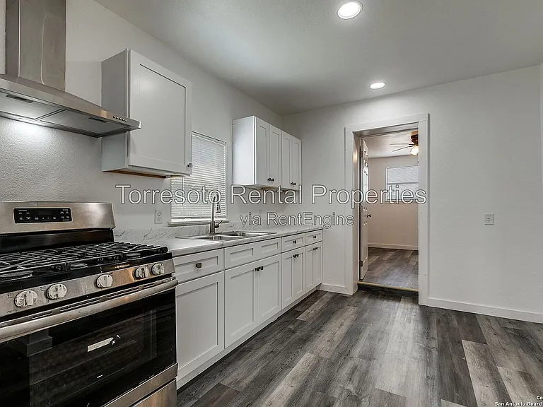 611 Rochambeau St — Photo 11