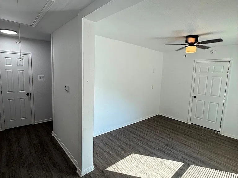 1417 Sheryl St — Photo 2