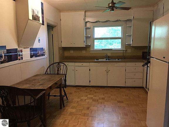 4th image of 7297 Prospect Ave