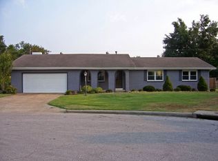 2912 E Rocklyn Rd, Springfield, MO 65804