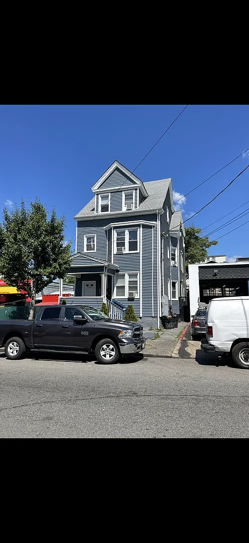 276 Ellison St — Photo 1