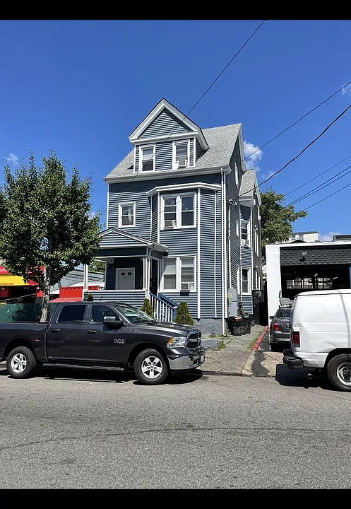 276 Ellison St