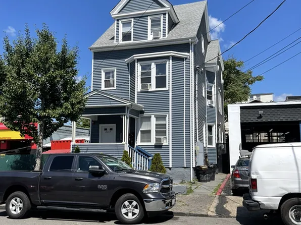 276 Ellison St
