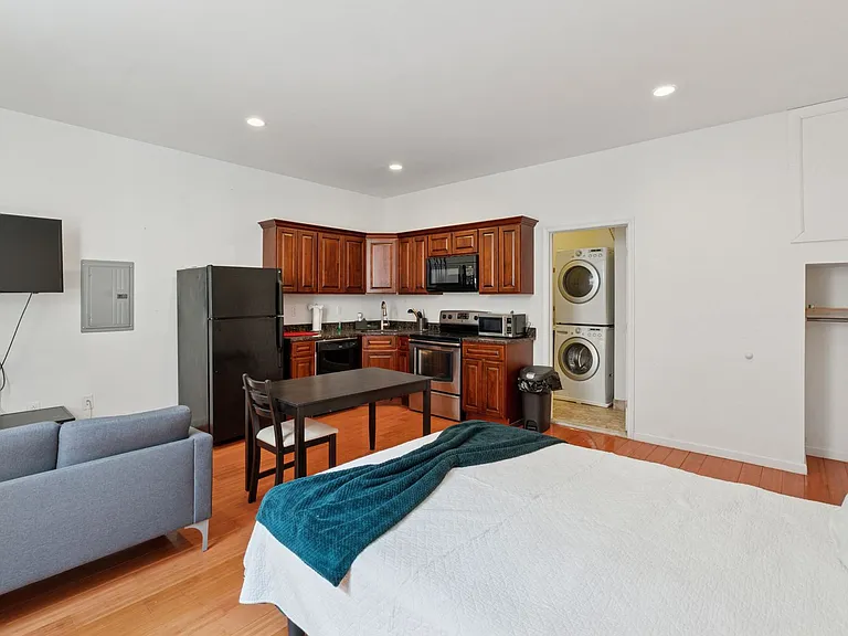 1204 Chestnut St #201 — Photo 3