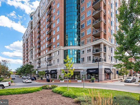 2nd image of 1915 Towne Centre Blvd Unit 303