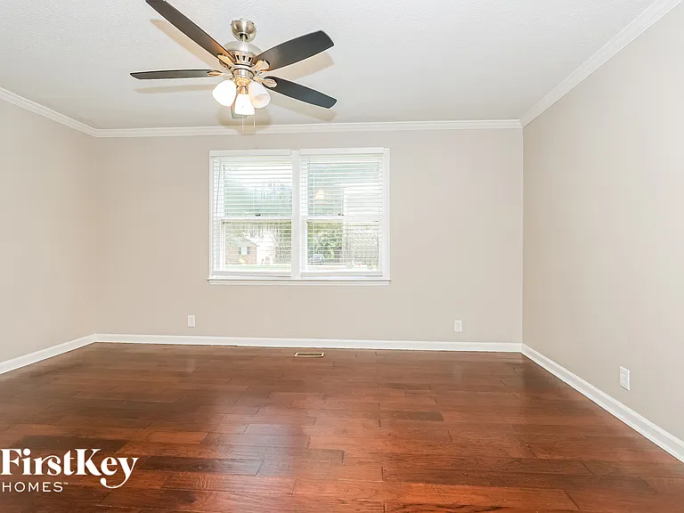 345 Highfield Dr — Photo 7