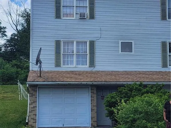 151 Victoria Arms Cir, Kunkletown, PA 18058