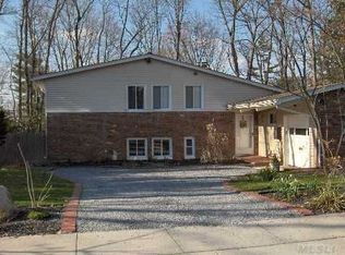 18 Sagamore Rd, East Norwich, NY 11732