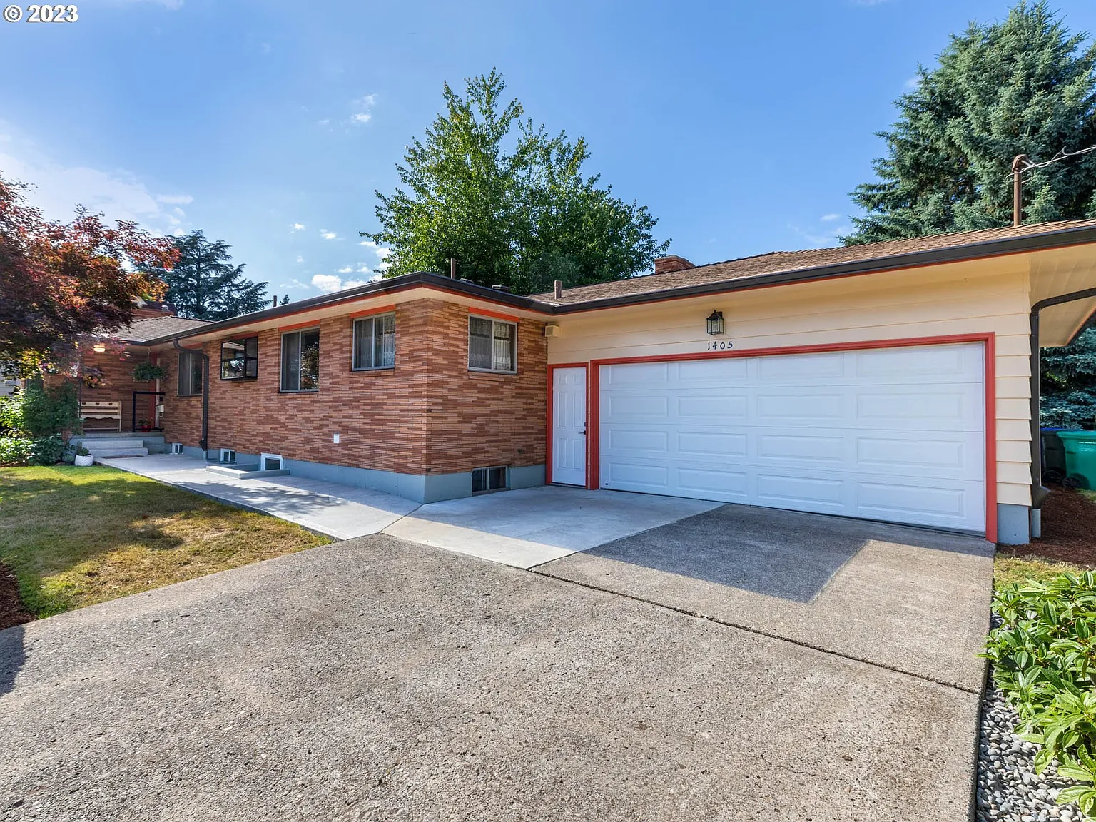 1405 W Powell Blvd photo 1