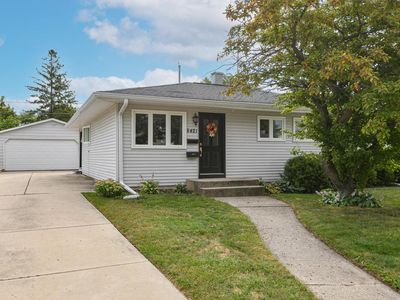 8421 21st AVENUE, Kenosha, WI, 53143