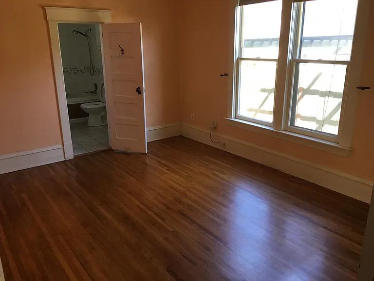 1401 N Lindeke St — Photo 3