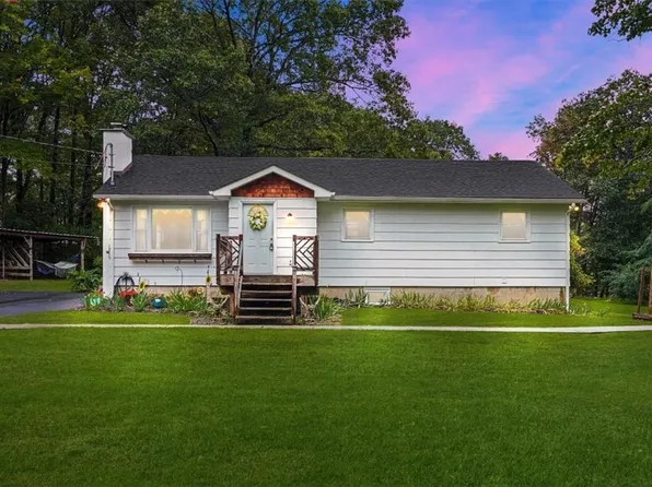 426 Nashopa Road, Bloomingburg, NY 12721