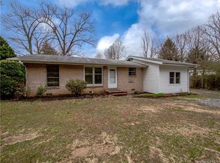 110 Osteen Dr, Hendersonville, NC 28792