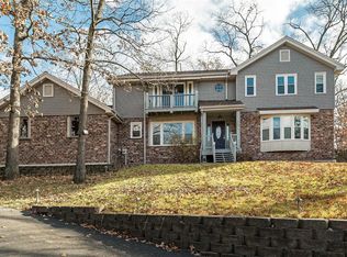 524 Shadowridge Dr, Ballwin, MO 63011