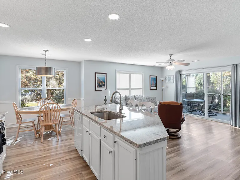 3350 Club Villas Dr #101 — Photo 10