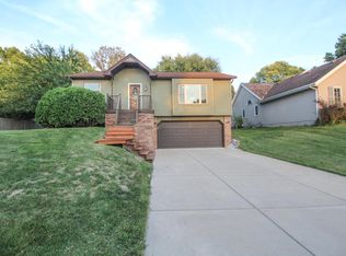 W2352 Heather St, Oconomowoc, WI 53066