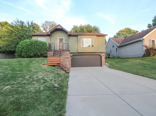 W2352 Heather STREET, Oconomowoc, WI 53066