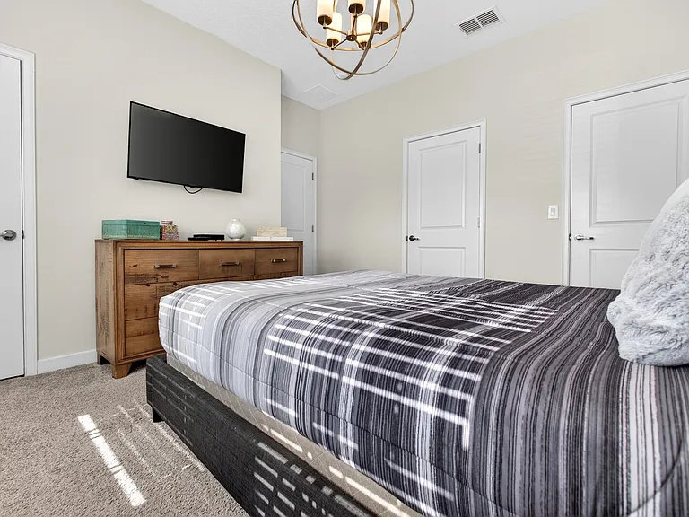 Plunker Dr — Photo 8