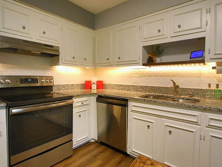 702 Fox Ridge Dr — Photo 5