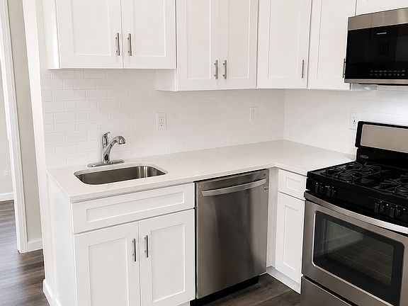 3rd image of 61 Amherst St Floor 2