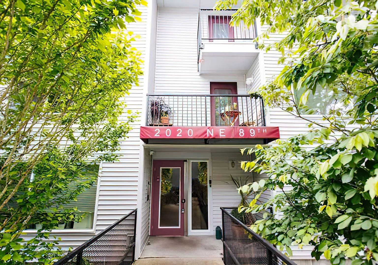 Maple Leaf Residences — Photo 1