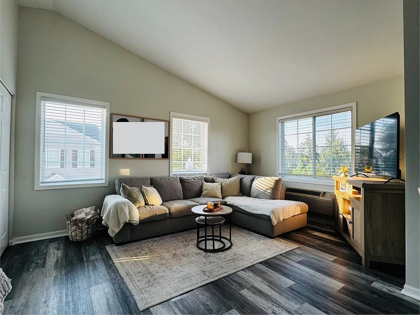 2 bed, 1150 sqft, $2,100 — Photo 2