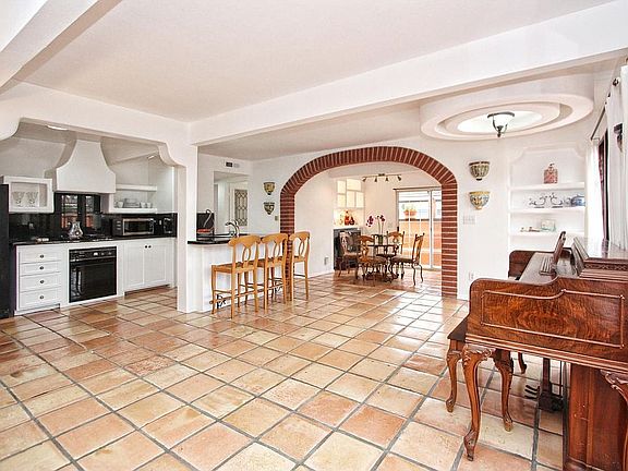 Living Room,Kitchen,Dining