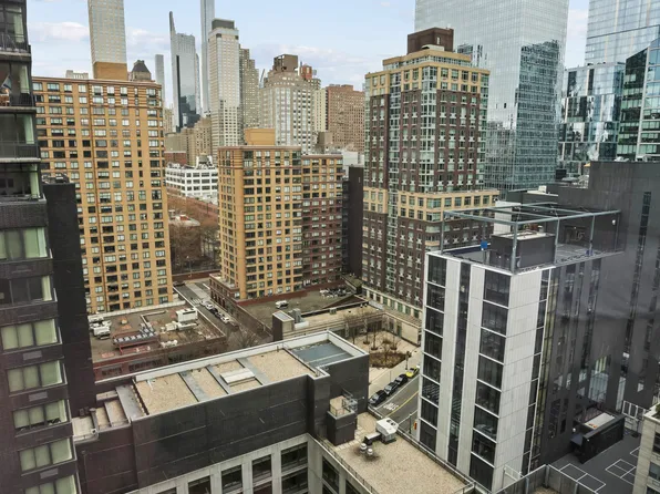 60 Riverside Boulevard image 4 of 18